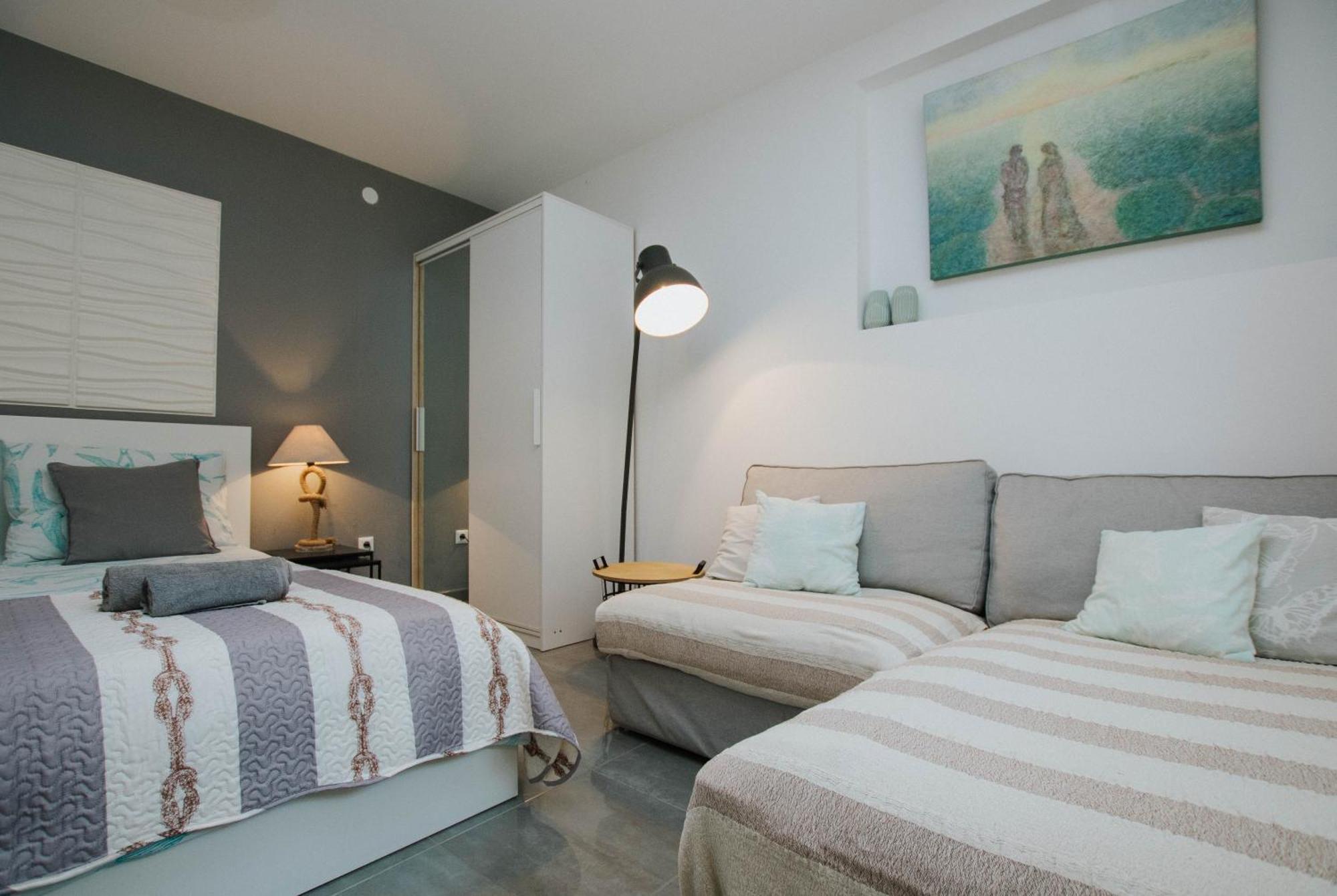 Mamma Mia Apartments-City Center Hvar Town Buitenkant foto
