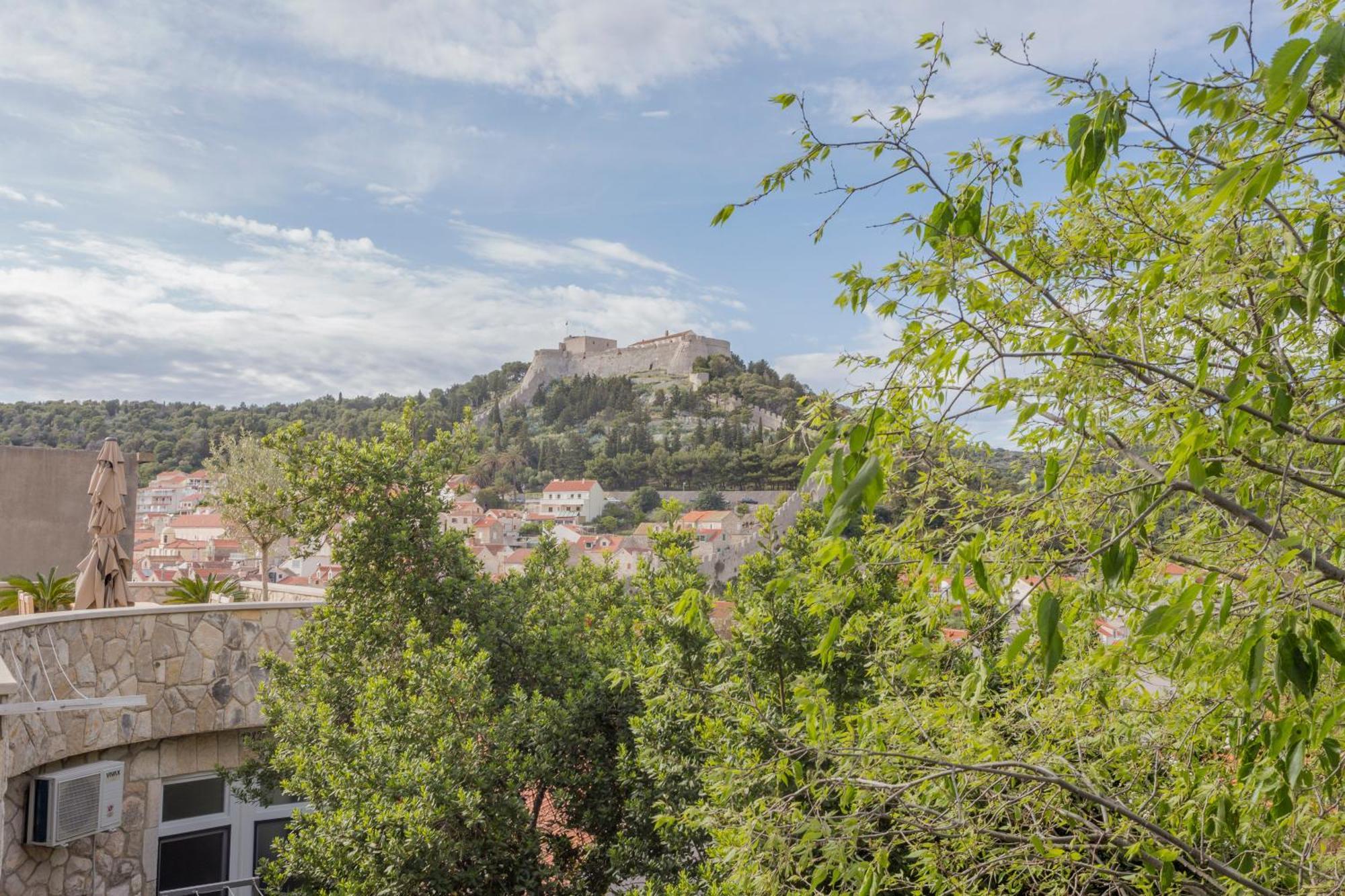 Mamma Mia Apartments-City Center Hvar Town Buitenkant foto
