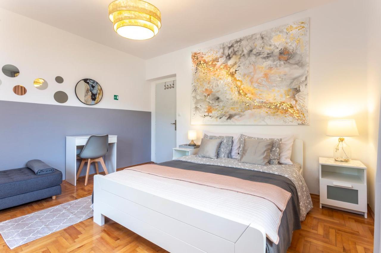 Mamma Mia Apartments-City Center Hvar Town Buitenkant foto